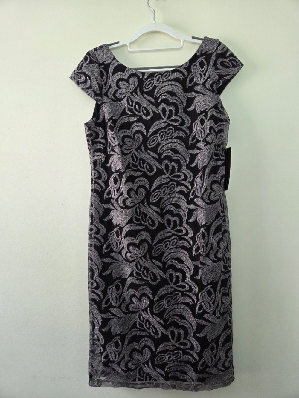 NWT Scarlett Black Silver Floral Embroidered Sheath Cocktail Dress Size 6 - Picture 3 of 9